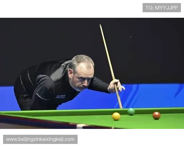 想要在斯诺克中全面提高需要从技术心态训练策略和比赛经验多方面入手